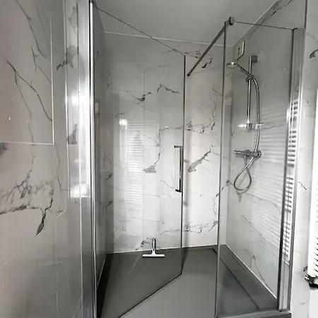 Apartman - *